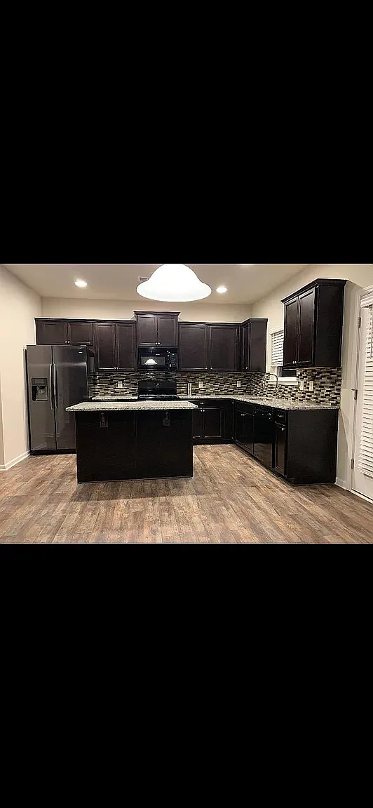 4 bed, 2.5 bath, 2099 sqft, $2,200 — Photo 2