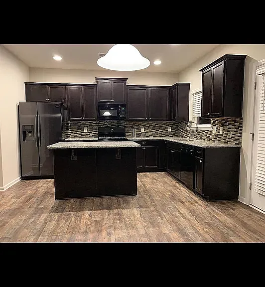230 Arbor Dr — Photo 2