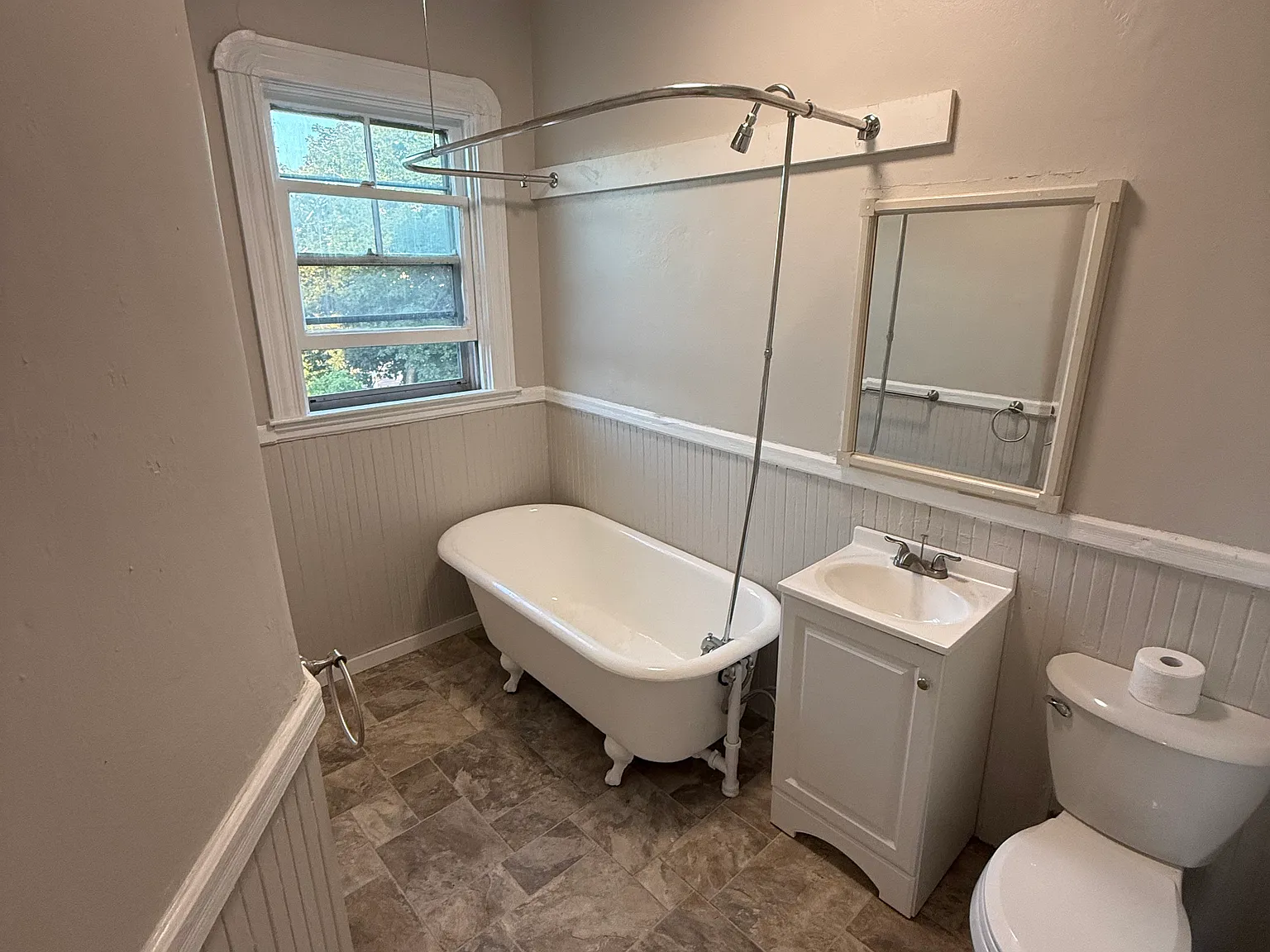 3 bed, 1000 sqft, $2,100 — Photo 2