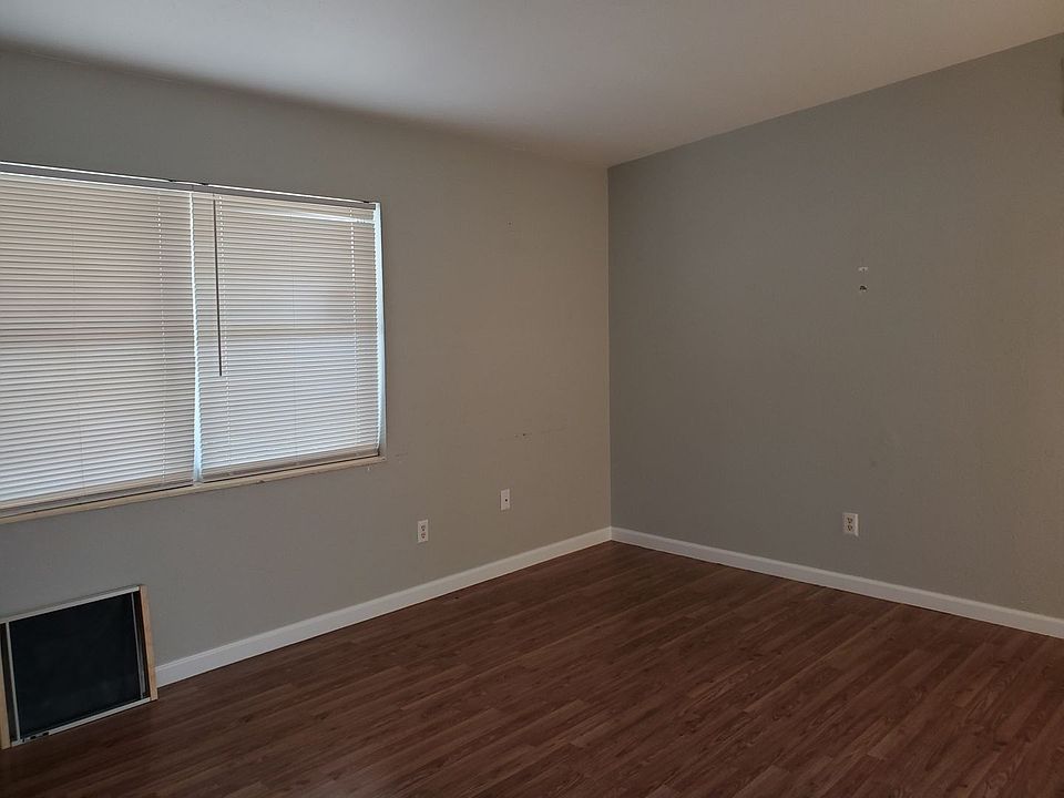 2nd image of 43 Vineyard St