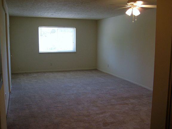 4th image of 2115 Woodhill Ct APT 10