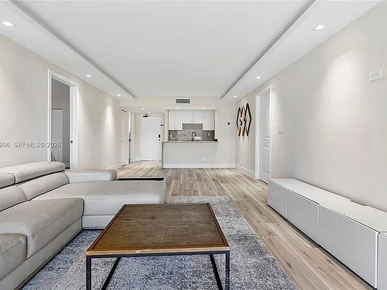 230 Lakeview Dr #106 — Photo 21