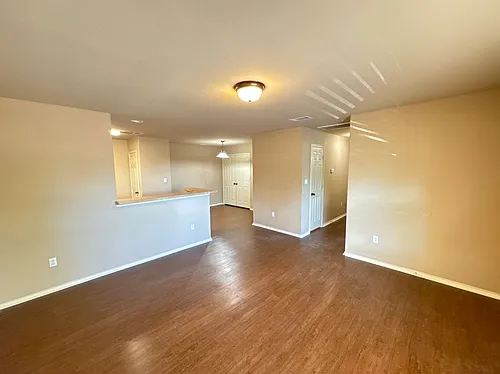 2725 Lovers Ln Photo 1
