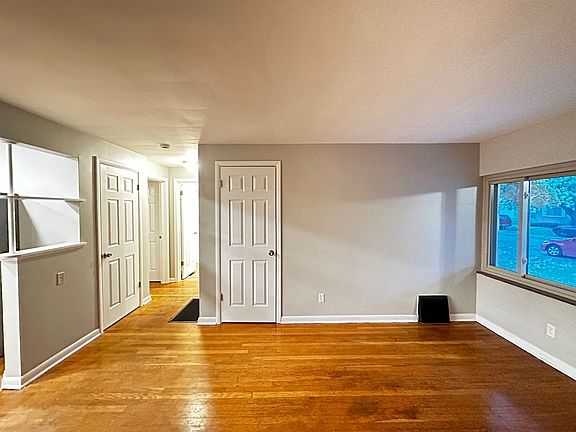 3rd image of 1545-1547 Garling Ave