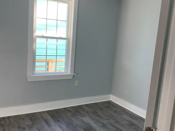 39 Poinsett St, Charleston, SC 29403