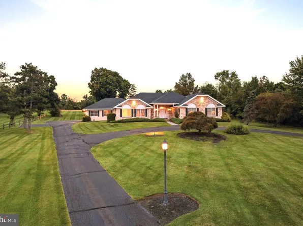 225 Grove Valley Ct, Chalfont, PA 18914