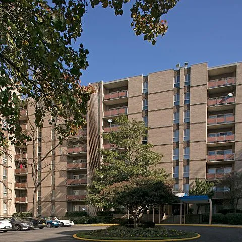 Oakcrest Towers — Photo 4