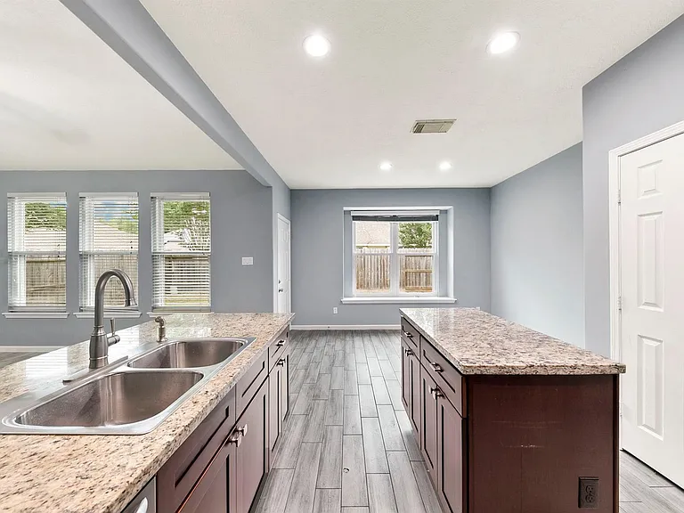 5707 Overton Park Dr — Photo 10