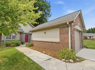 21305 Juniper Ct #61, Farmington, MI 48336
