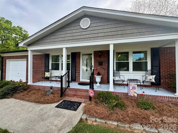1104 Amigo Dr, Concord, NC 28025