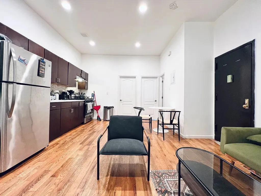 4 bed, 1.5 bath, 1200 sqft, $1,250 — Photo 3