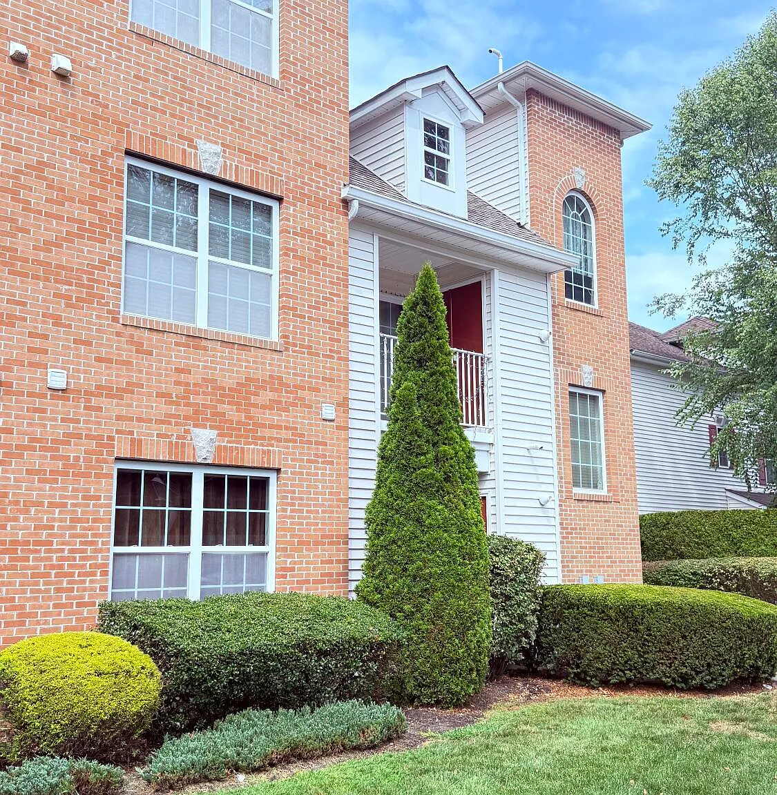 2 bed, 1340 sqft, $2,675 — Photo 2