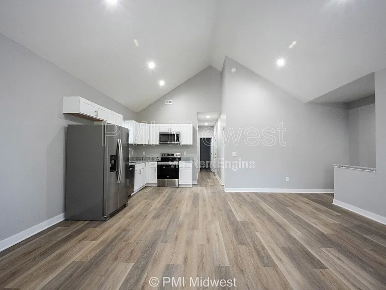 2038 E Maryland St #B — Photo 5