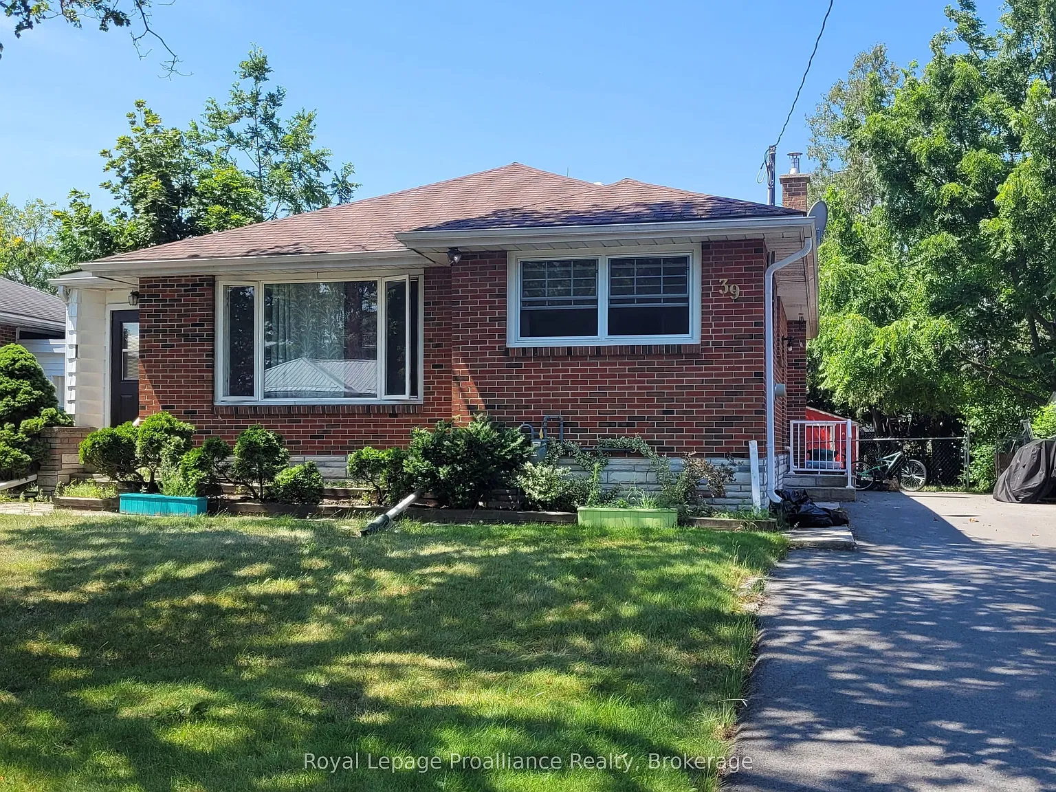 3 bed, $2,700 — Photo 1
