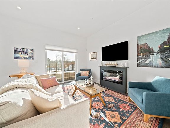 3rd image of 17-31 Charles Park Rd #196