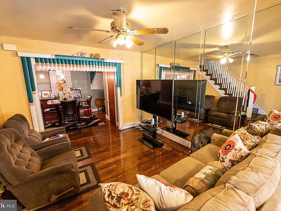 5th image of 213 Rosemar St
