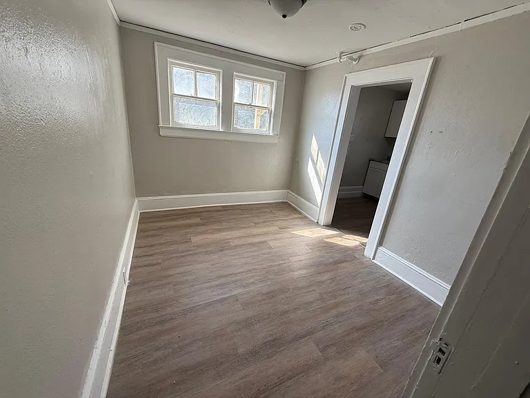 209 Oakwood St #2 — Photo 7