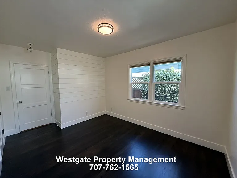 220 Payran St — Photo 32