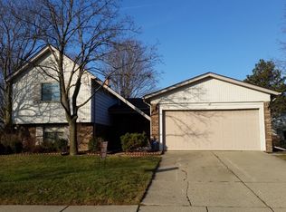 1379 Peachtree Dr, Troy, MI