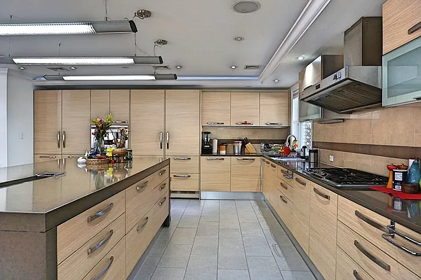 Sold by OOAKB&F INC | media 27