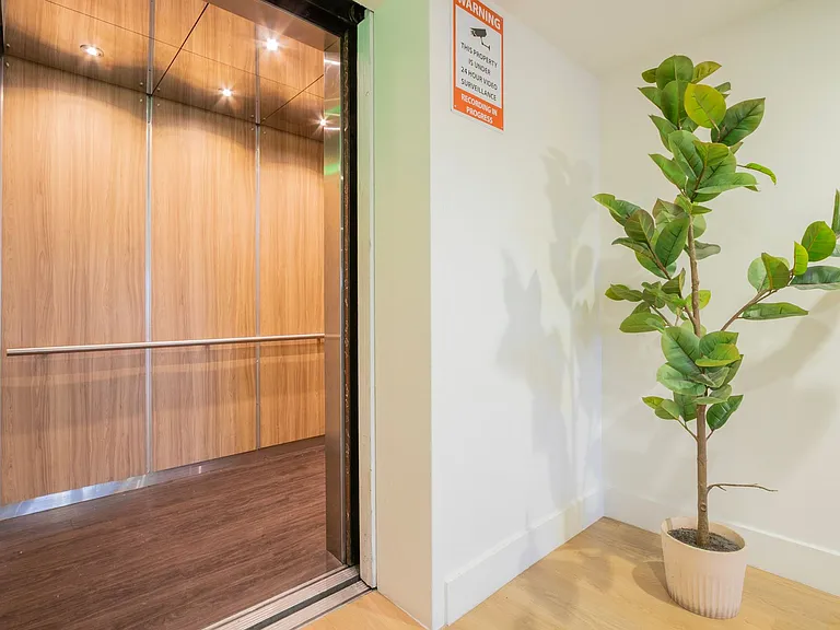 5807 Laurel Canyon Blvd — Photo 7