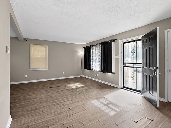 4th image of 2144 Saint Elmo Ave