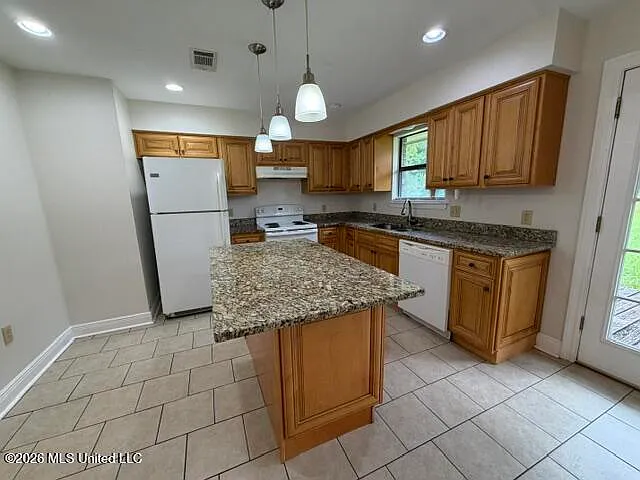 3 bed, 2.0 bath, 1200 sqft, $1,600 — Photo 3