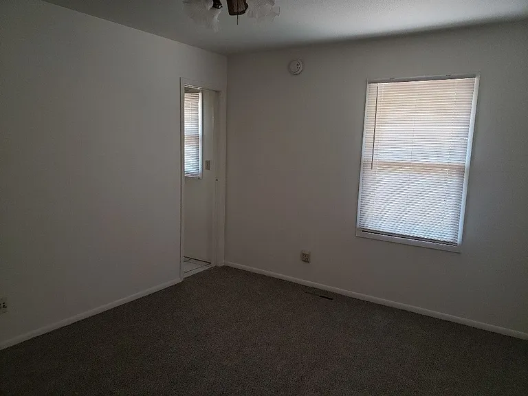 2212 Glenwood Cir — Photo 18