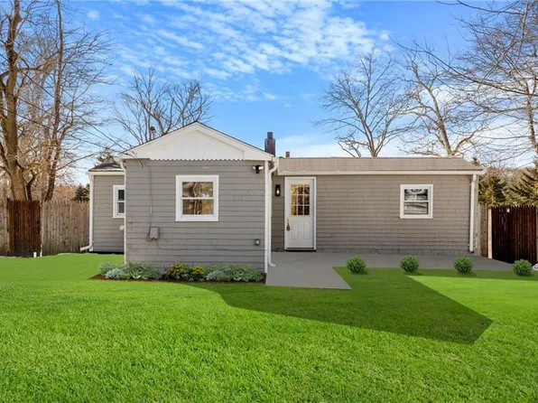 72 Bayonne Ave, Warwick, RI 02889
