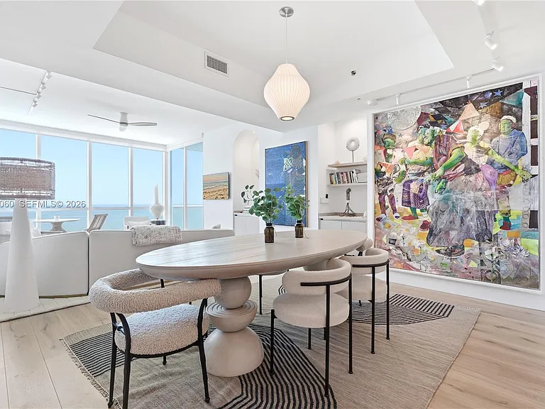 100 S Pointe Dr #1807 — Photo 2
