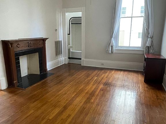 4th image of 3915 Prytania St APT B