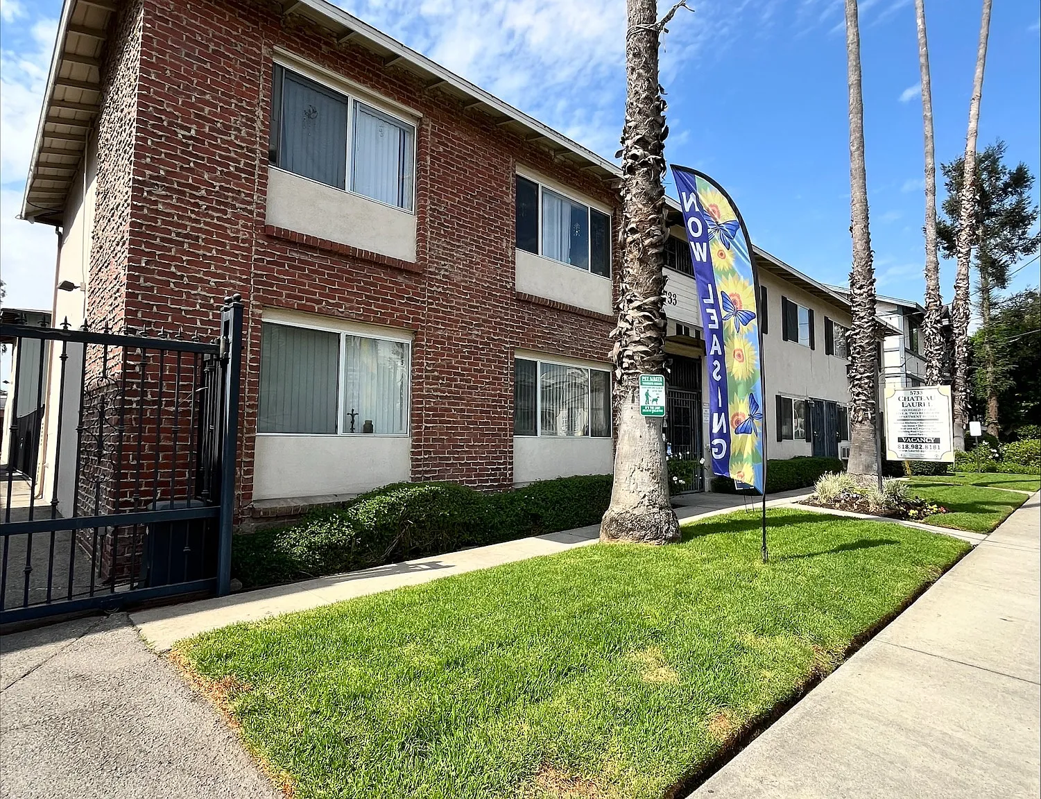 Chateau Laurel Apartments — Photo 2