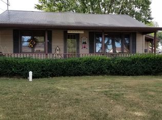 609 W Main St, Epworth, IA 52045