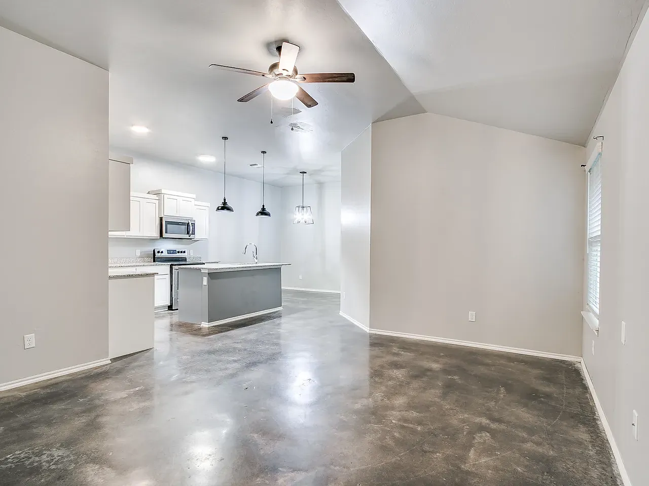 3 bed, 1246 sqft, $1,495 — Photo 2