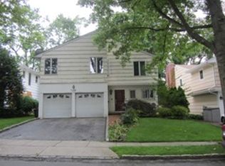 8 Meryl Ln, Great Neck, NY 11024