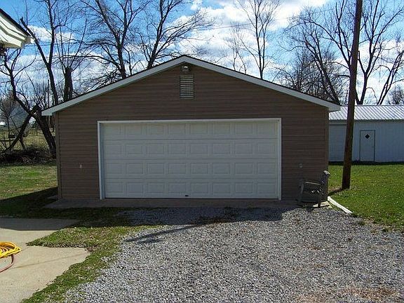 4th image of 122 White Dr