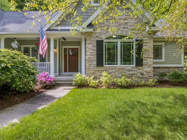 115 Wooded Valley Dr, Traverse City, MI 49696