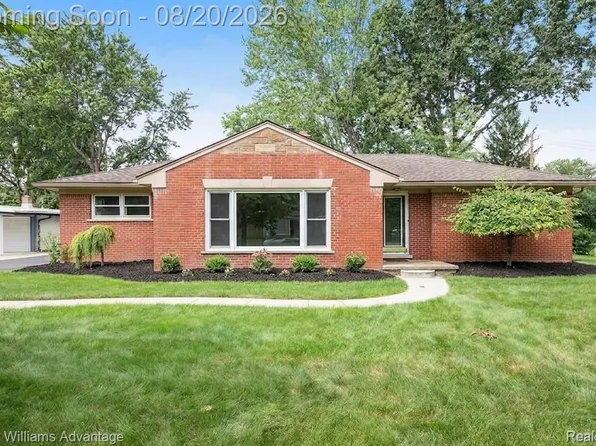 5907 Rosetta St, Dearborn Heights, MI 48127