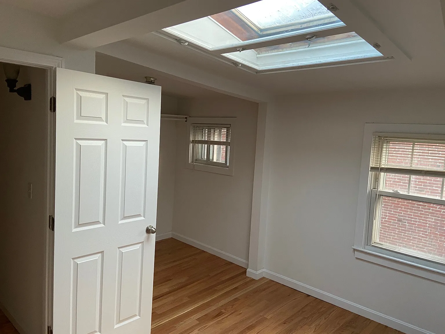 3 bed, 2.0 bath, 1250 sqft, $3,500 — Photo 4