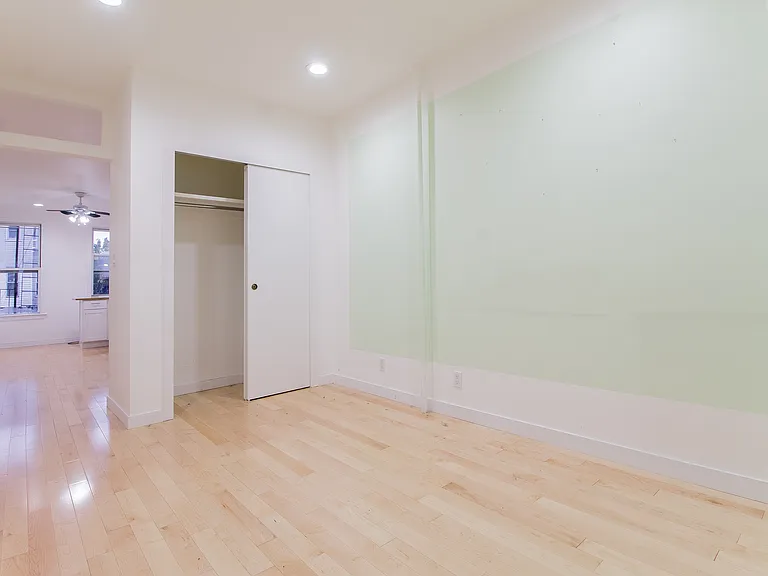 67 Jewel St #2R — Photo 7