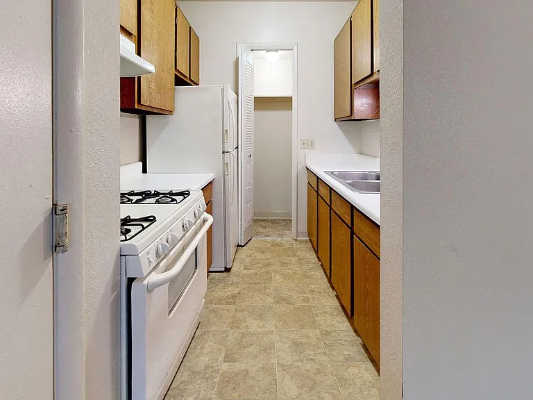 Irish Hills Apartments — Photo 13