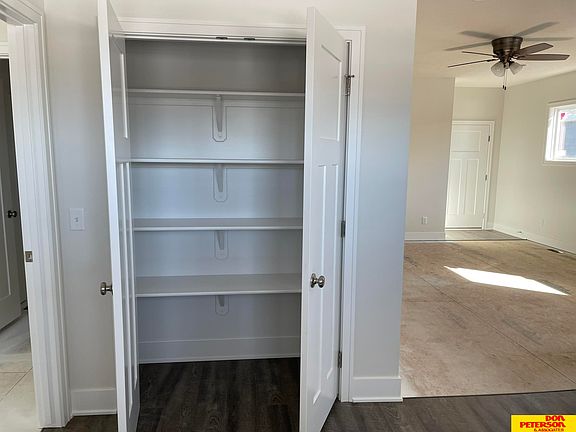 4th image of 351 Thornbird Dr