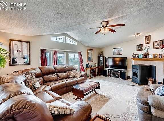 3rd image of 17265 Honeydew Ct