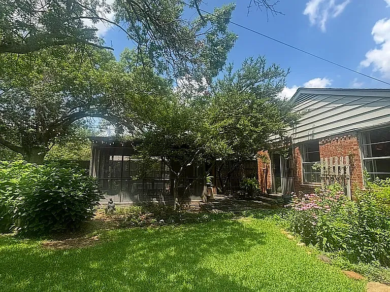 4028 Clover Ln — Photo 11