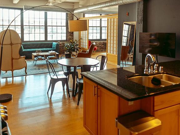 4th image of 234 Holliday St APT 201