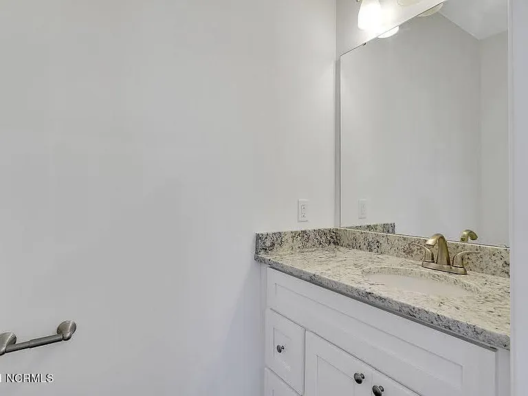 1007 Campbell St — Photo 18