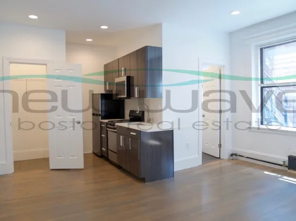 56 Queensberry St APT 14, Boston, MA 02215