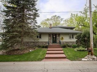 5420 W Peninsula Rd, Waterford, WI 53185