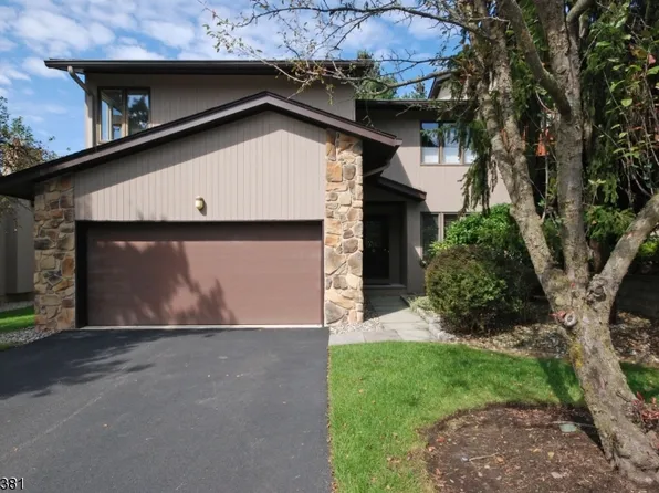 9 Dogwood Ct, Woodland Park, NJ 07424