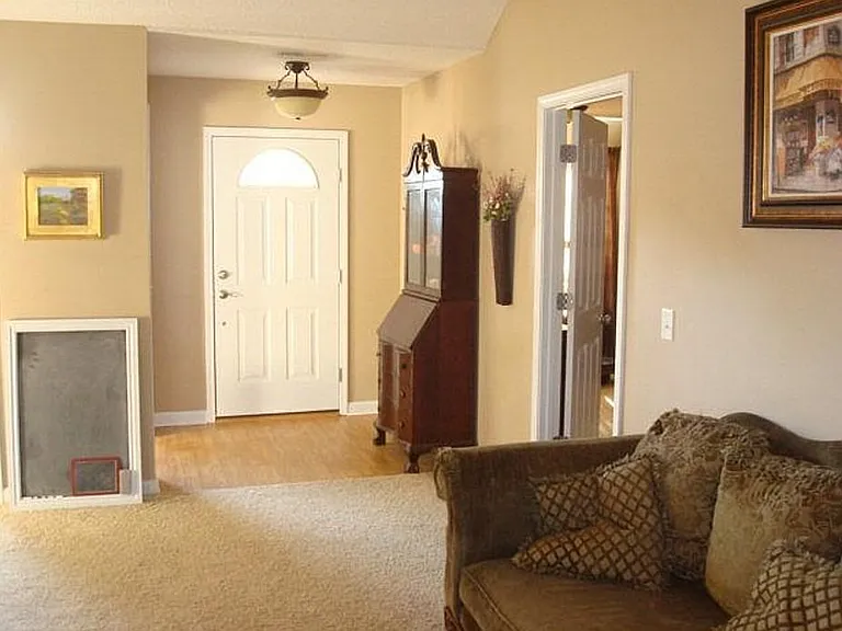 1825 Canberra Dr — Photo 2